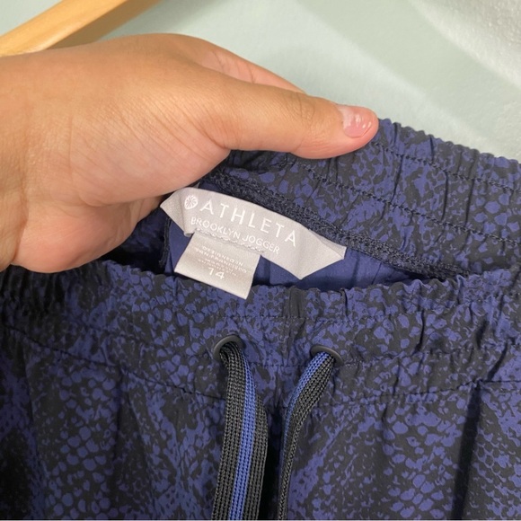 Athleta Printed Brooklyn Jogger Pants Blue Python Animal Print Sz 14 572213 - Picture 3 of 6